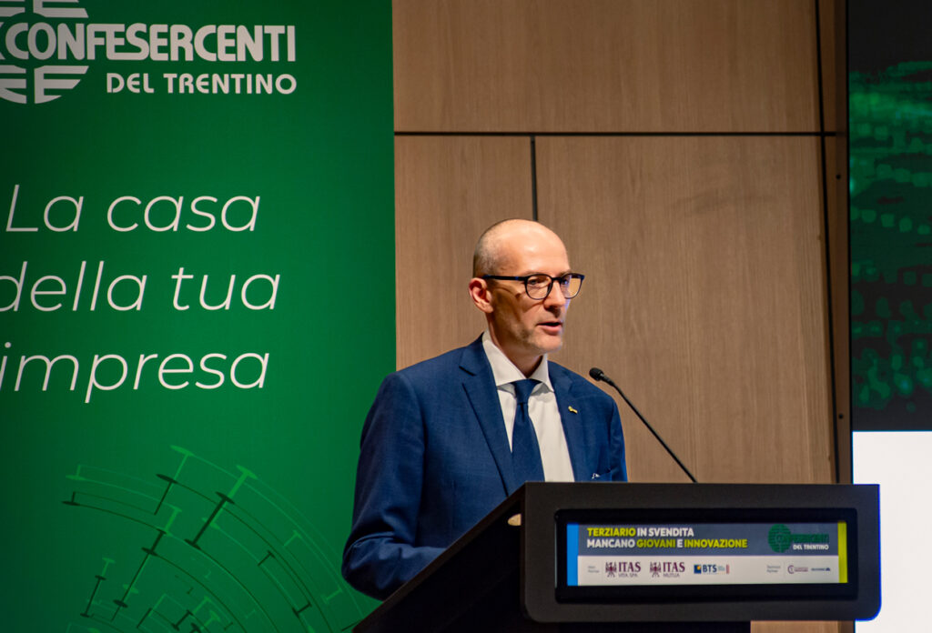 Crescita ferma, fiducia da ricostruire.